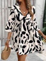 Elorivane Plus Size Plant Print Dress, Flare Sleeve Loose Casual Vacation Midi Dress