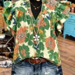 Elorivane Plus Size Women's Pleated V-Neck Floral Shirt, Flowing Sleeve Casual Blouse Ideal for Summer Vacation Outfits
