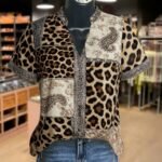 Elorivane Plus Size Women's Color Block Floral Leopard Print V-Neck Short Sleeve Blouse, Vintage Chic Boho Top for Commute, Vacation & Daily Wear