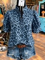 Elorivane Plus Size Women's Leopard Print Blouse, Ruffle Trim Short Sleeve Casual Top for Summer Holiday Wear - Image 6